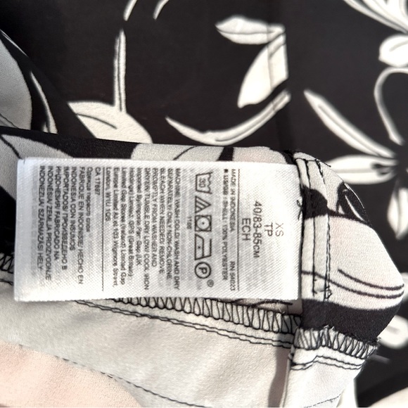 Banana Republic Size XS light floral tank top - Picture 5 of 5